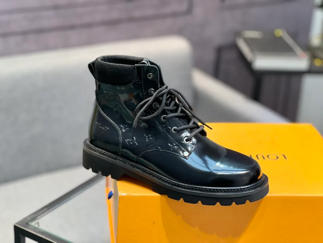 Men's shoes 💰900 L Home - the latest LV men's business casual boots, luxury and nobility are a must, all made of imported original first-layer cowhide, just to create a more comfortable wearing experience, ➕top imported water-dyed full cow lining, original high wear-resistant outsole! 👏👏 Size: Male 39-44; (38 45 46 customized)